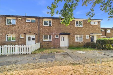 Nether Jackson Court, 3 bedroom Mid Terrace House to rent, &pound;1,300 pcm