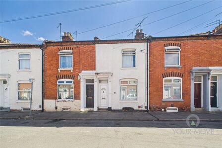 Alcombe Road, 2 bedroom Mid Terrace House to rent, £1,100 pcm
