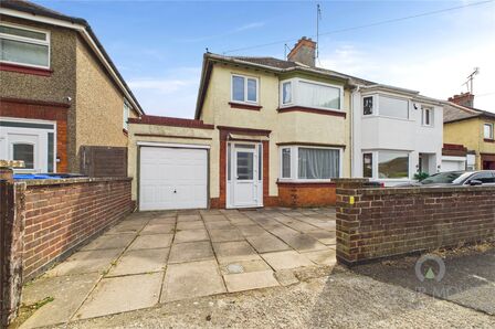 Bushland Road, The Headlands, 3 bedroom Semi Detached House to rent, £1,400 pcm