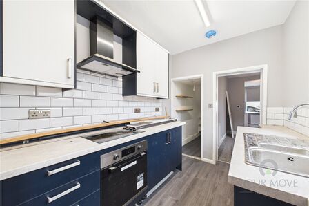 3 bedroom Mid Terrace House to rent