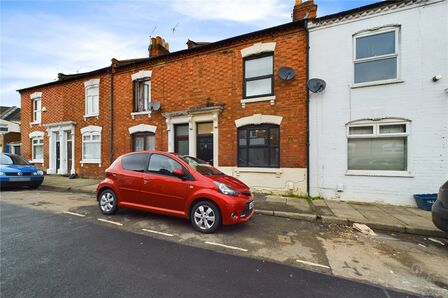 2 bedroom Mid Terrace House to rent