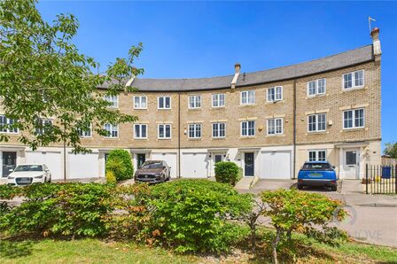 3 bedroom Mid Terrace House for sale
