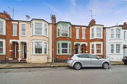 3 bedroom Mid Terrace House for sale