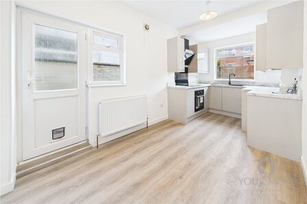 Yelvertoft Road, 3 bedroom Mid Terrace House to rent, &pound;1,250 pcm