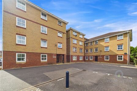 Henry Bird Way, 2 bedroom  Flat to rent, £1,200 pcm