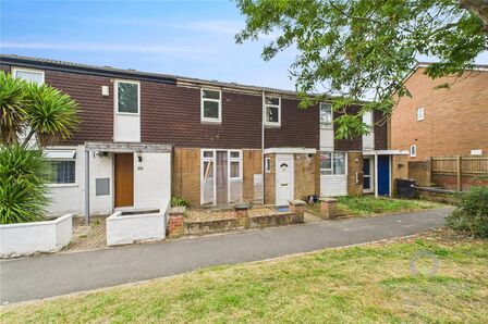 Pell Court, 3 bedroom Mid Terrace House to rent, £1,200 pcm