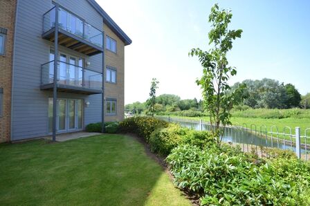 Old Towcester Road, 2 bedroom  Flat for sale, £165,000