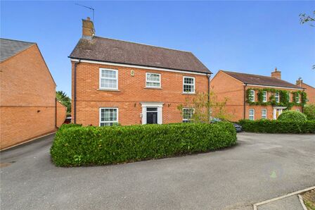 4 bedroom Detached House to rent