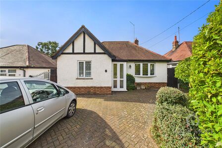 Station Road, 2 bedroom Detached Bungalow to rent, £1,350 pcm