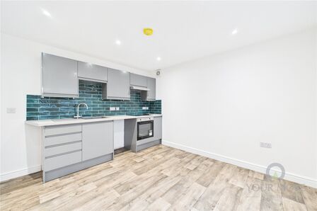 Kettering Road, 2 bedroom Flat to rent, &pound;1,100 pcm