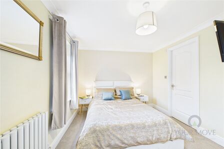 Fusilier Way, 4 bedroom End Terrace House for sale, £320,000