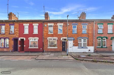 4 bedroom Mid Terrace House for sale