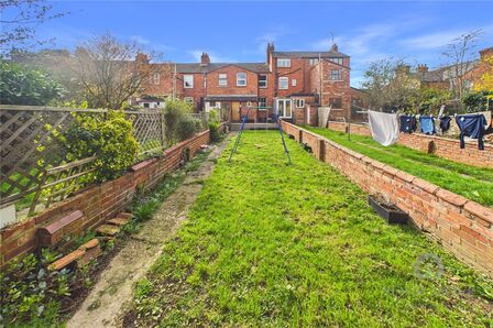 2 bedroom Mid Terrace House for sale