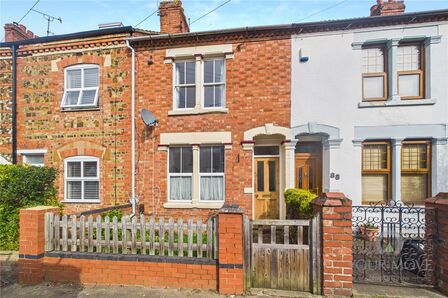 2 bedroom Mid Terrace House for sale