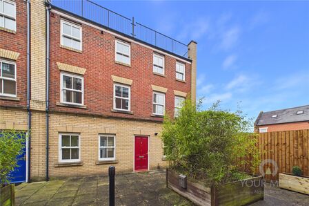 5 bedroom End Terrace Flat for sale