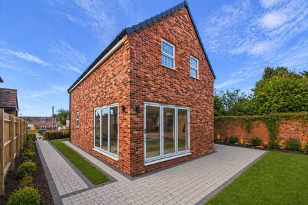 2 bedroom Detached House for sale