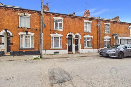 3 bedroom Mid Terrace House for sale