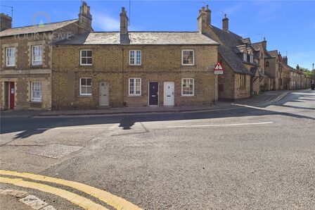 1 bedroom Mid Terrace House to rent