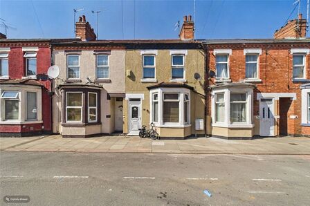 4 bedroom Mid Terrace House for sale