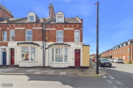 7 bedroom End Terrace House for sale