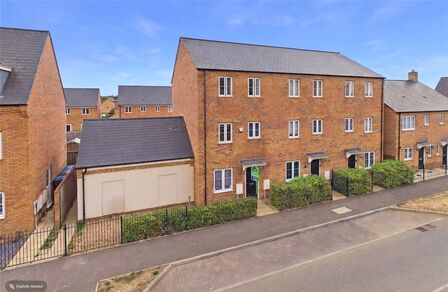 Irthlingborough Road North, 4 bedroom End Terrace House for sale, &pound;320,000