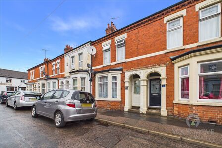 3 bedroom Mid Terrace House for sale