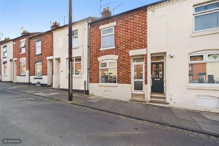 3 bedroom Mid Terrace House for sale