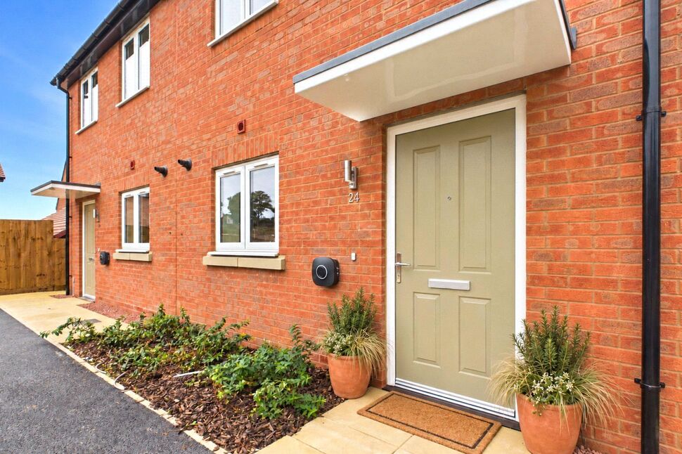 Main image of 2 bedroom Semi Detached House for sale, Hadlow Gardens, Kettering, Northamptonshire, NN16