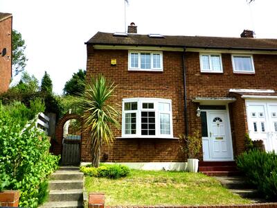 Amherst Close, 4 bedroom Semi Detached House to rent, £2,100 pcm