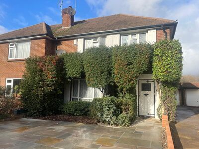 Warren Road, 3 bedroom Semi Detached House to rent, £2,200 pcm