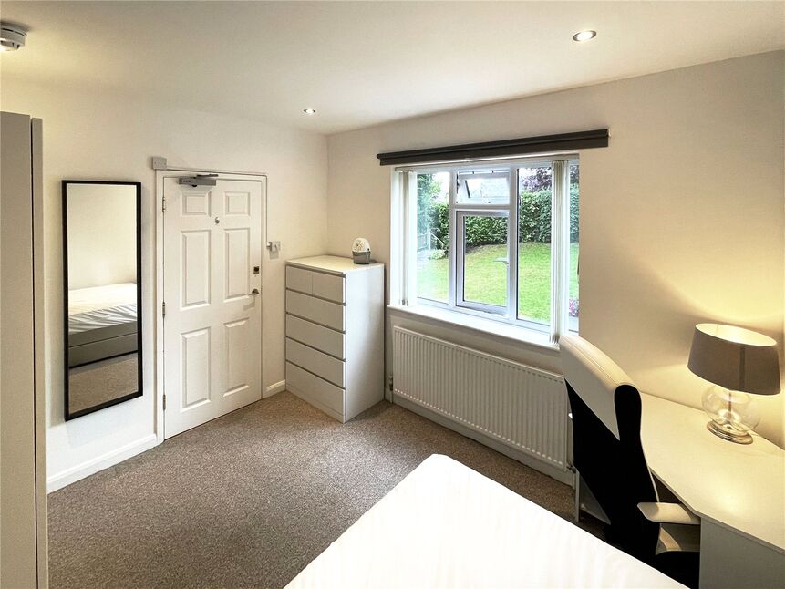 Main image of Room to rent, Chislehurst Road, Petts Wood, Kent, BR6