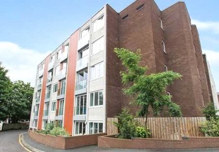 Knoll Rise, 1 bedroom Flat to rent, &pound;1,350 pcm