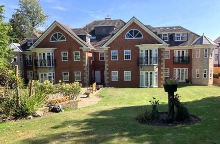 Station Road, 2 bedroom Flat for sale, &pound;350,000