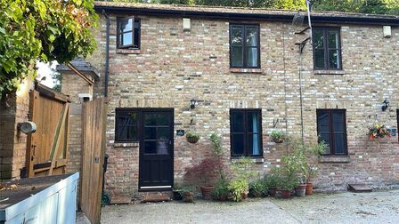 High Street, 2 bedroom Semi Detached House to rent, £1,500 pcm