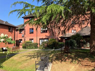 Farnborough Common, 1 bedroom  Flat for sale, £95,000