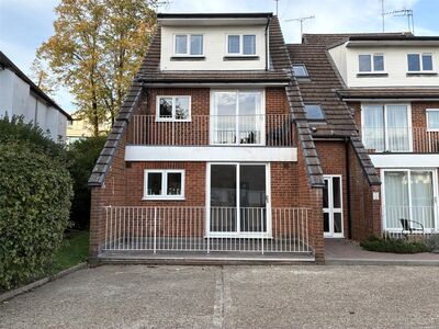 Brasted Close, 1 bedroom Flat for sale, &pound;300,000
