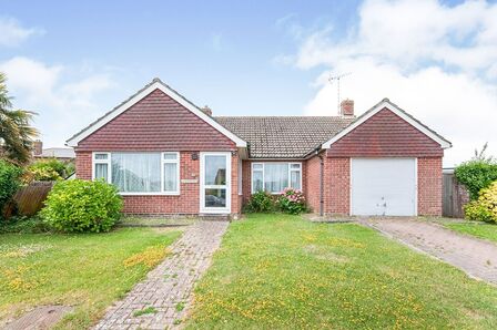 Cornmill Gardens, 3 bedroom Detached Bungalow to rent, &pound;1,650 pcm