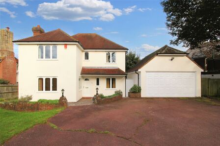 Huggetts Lane, 4 bedroom Detached House to rent, £2,250 pcm