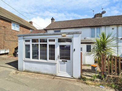 1 bedroom Mid Terrace Property to rent