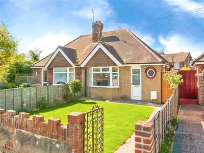 Station Road, 2 bedroom Semi Detached Bungalow to rent, £1,250 pcm