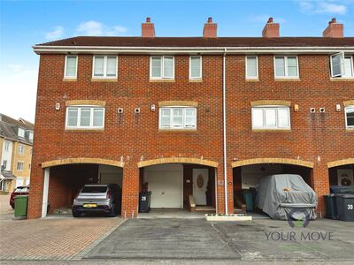 Phoenix Drive, 3 bedroom Mid Terrace House for sale, £375,000