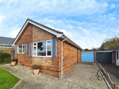 Hilary Close, 2 bedroom Detached Bungalow for sale, &pound;300,000