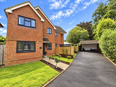 Manor Way, 4 bedroom Detached House for sale, &pound;475,000