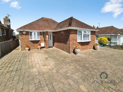 Combe Rise, 2 bedroom Detached Bungalow for sale, &pound;450,000