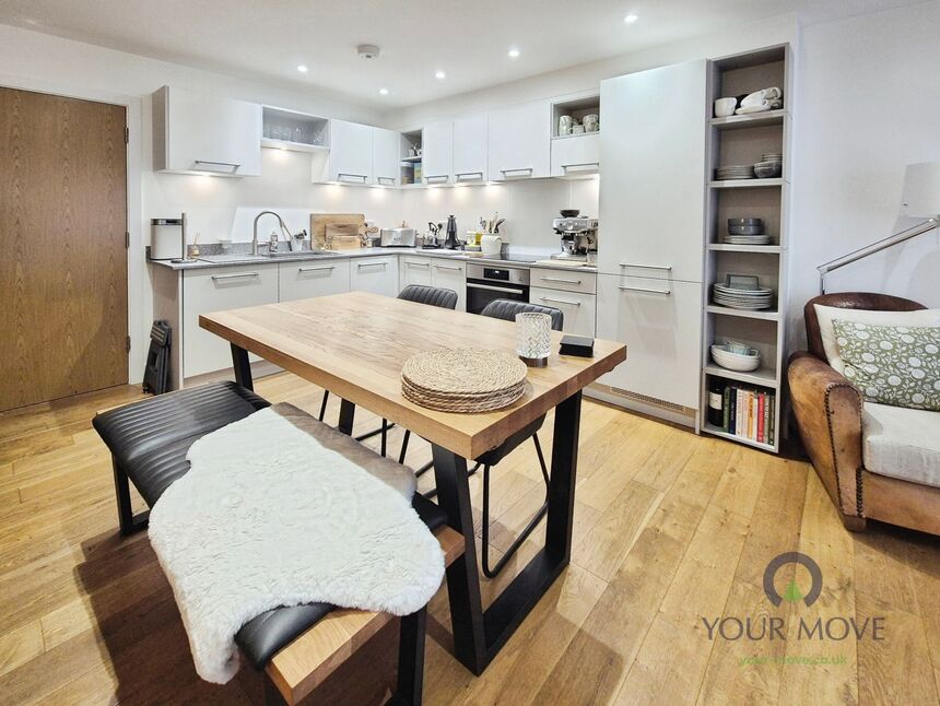 Kitchen / Dining Area