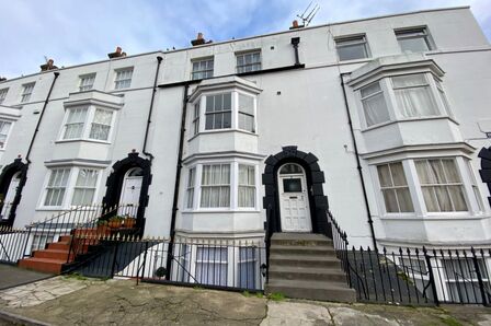 Clifton Lawn, 1 bedroom  Flat to rent, £750 pcm