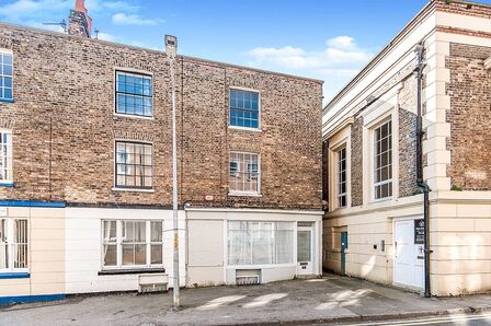2 George Street, 1 bedroom  Flat to rent, £750 pcm