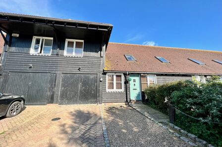 3 bedroom Mid Terrace House to rent