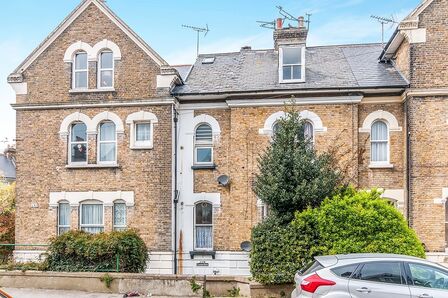 119 South Eastern Road, 1 bedroom  Flat to rent, £725 pcm