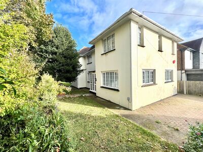 London Road, 4 bedroom Detached House to rent, £1,800 pcm